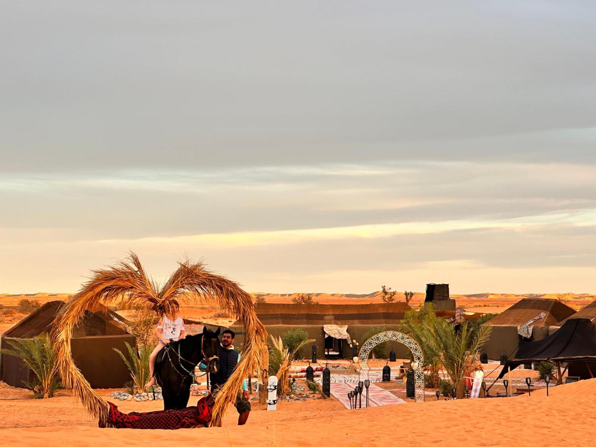 Sahara wellness camp Bed & Breakfast Merzouga Bagian luar foto